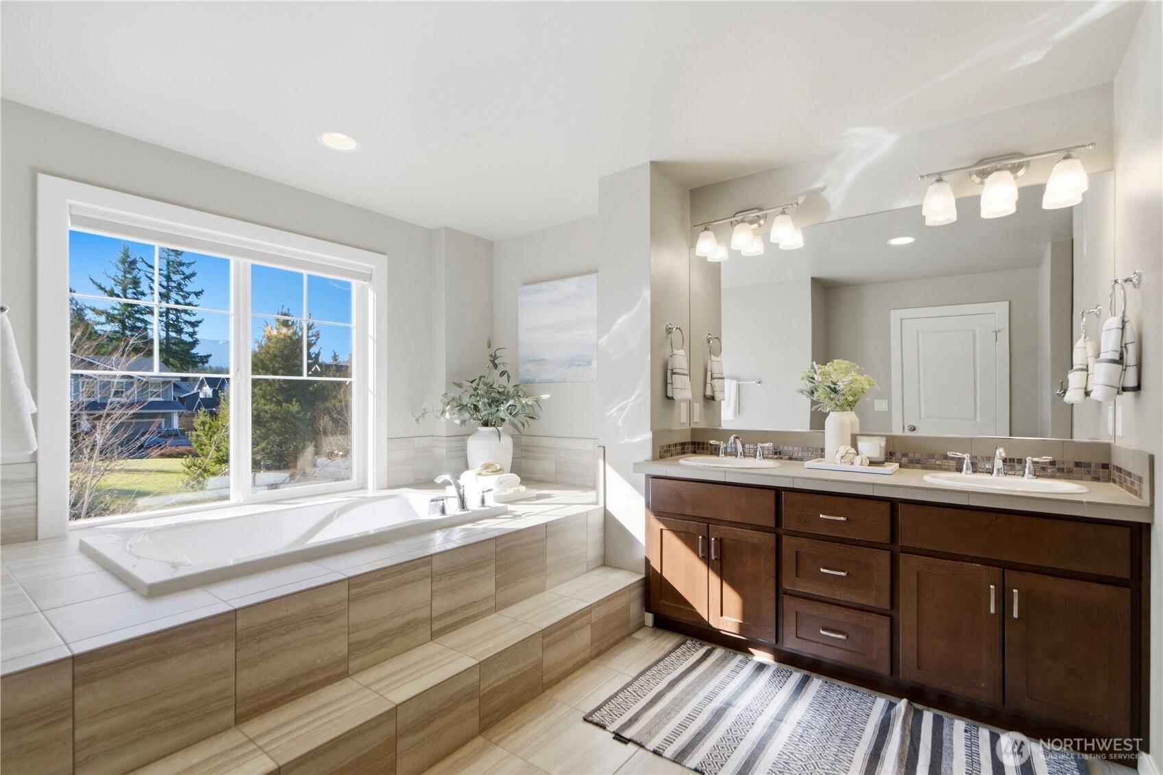 3122 SE 16th St , North Bend, WA 98045