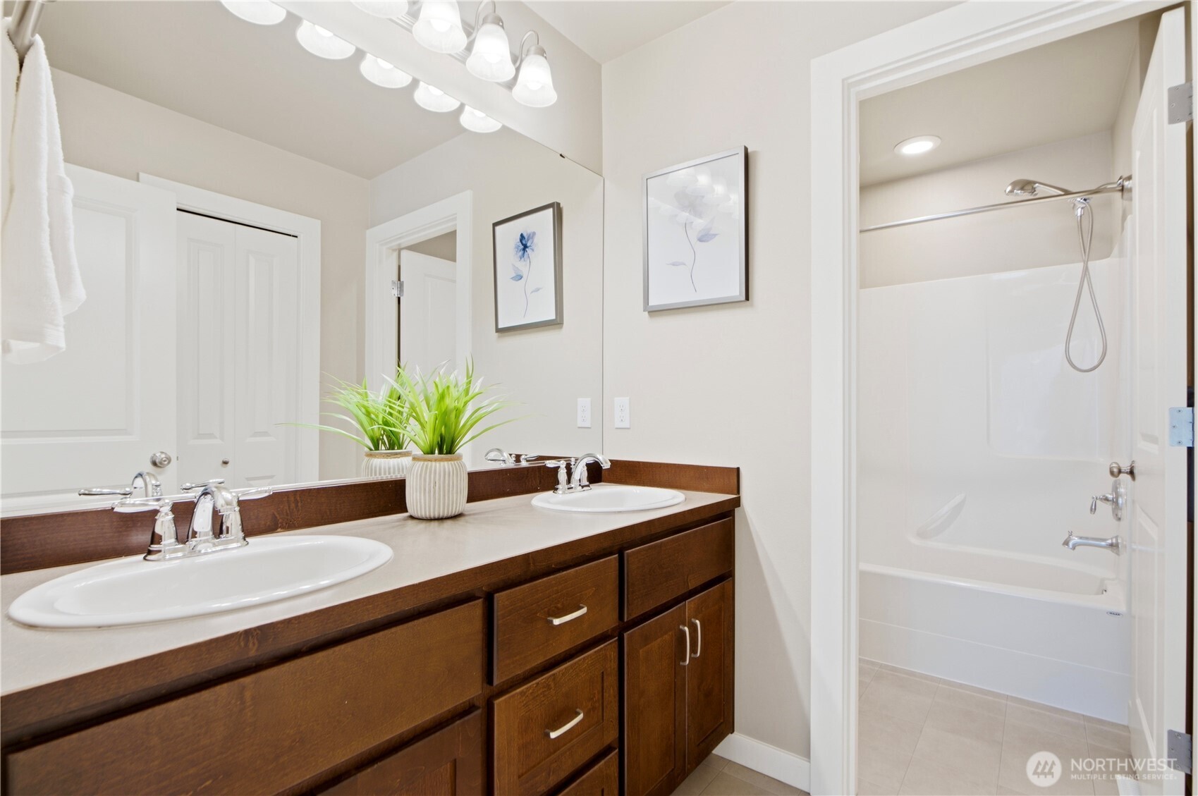 3122 SE 16th St , North Bend, WA 98045