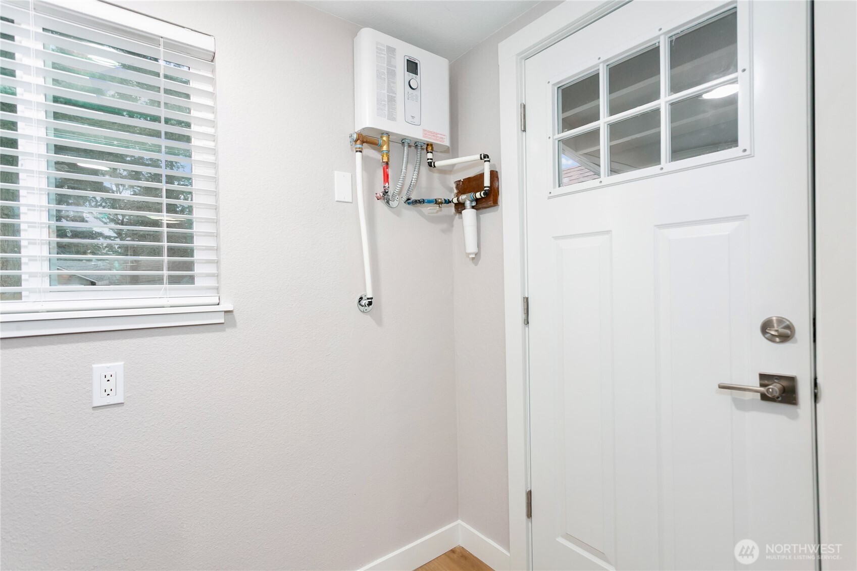 516 1/2 11th Street NW, Puyallup, WA 98371