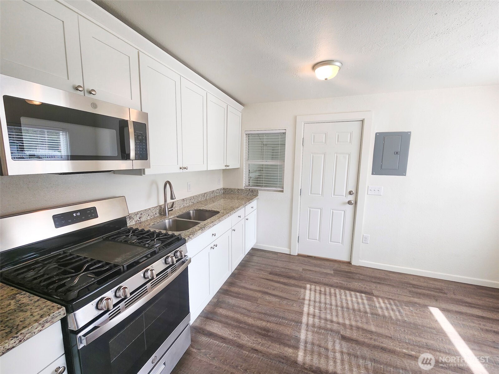 212 A&B Elm Street #A&B, Bremerton, WA 98310