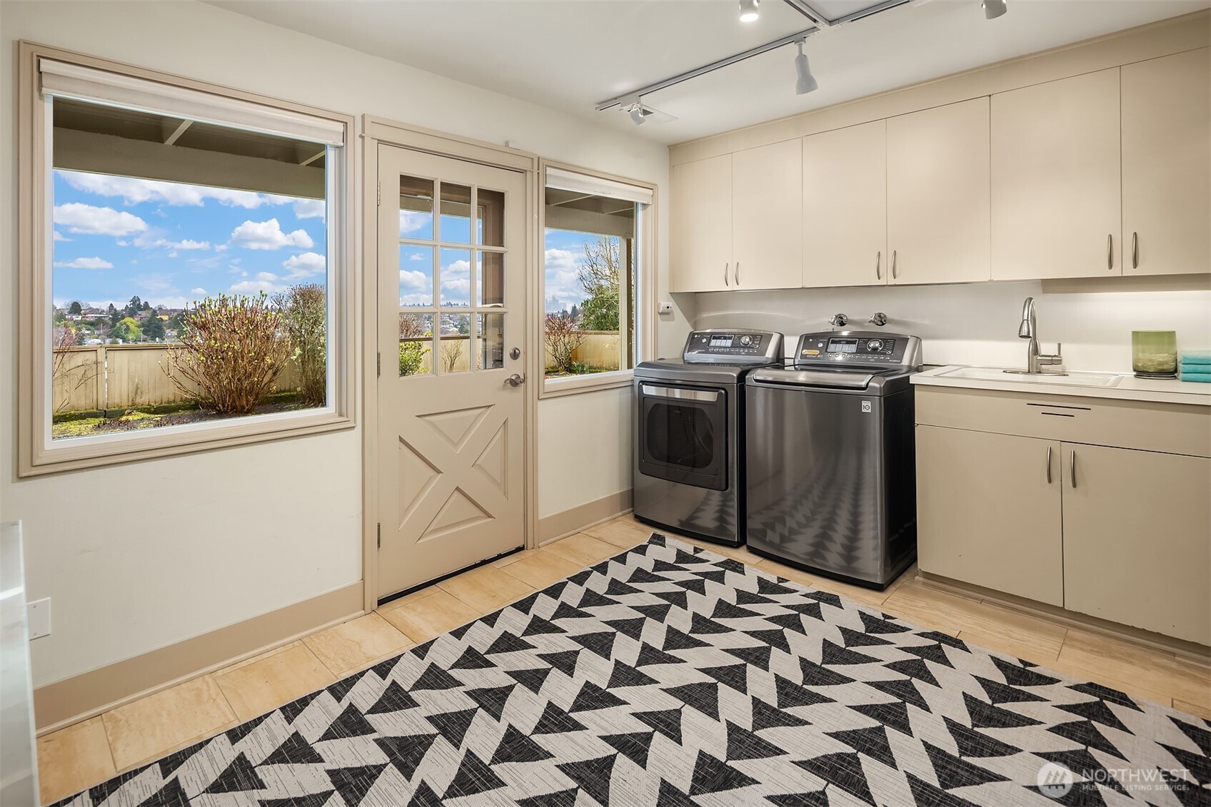 3026 38th Avenue W, Seattle, WA 98199