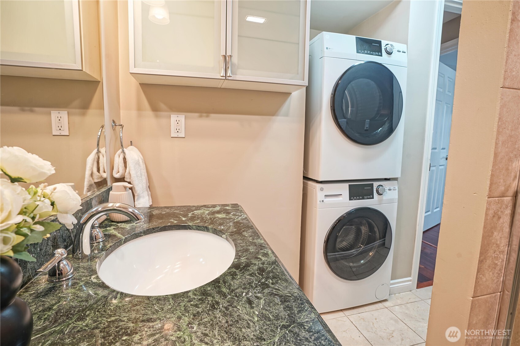 633 NW 85th Street #102, Seattle, WA 98117