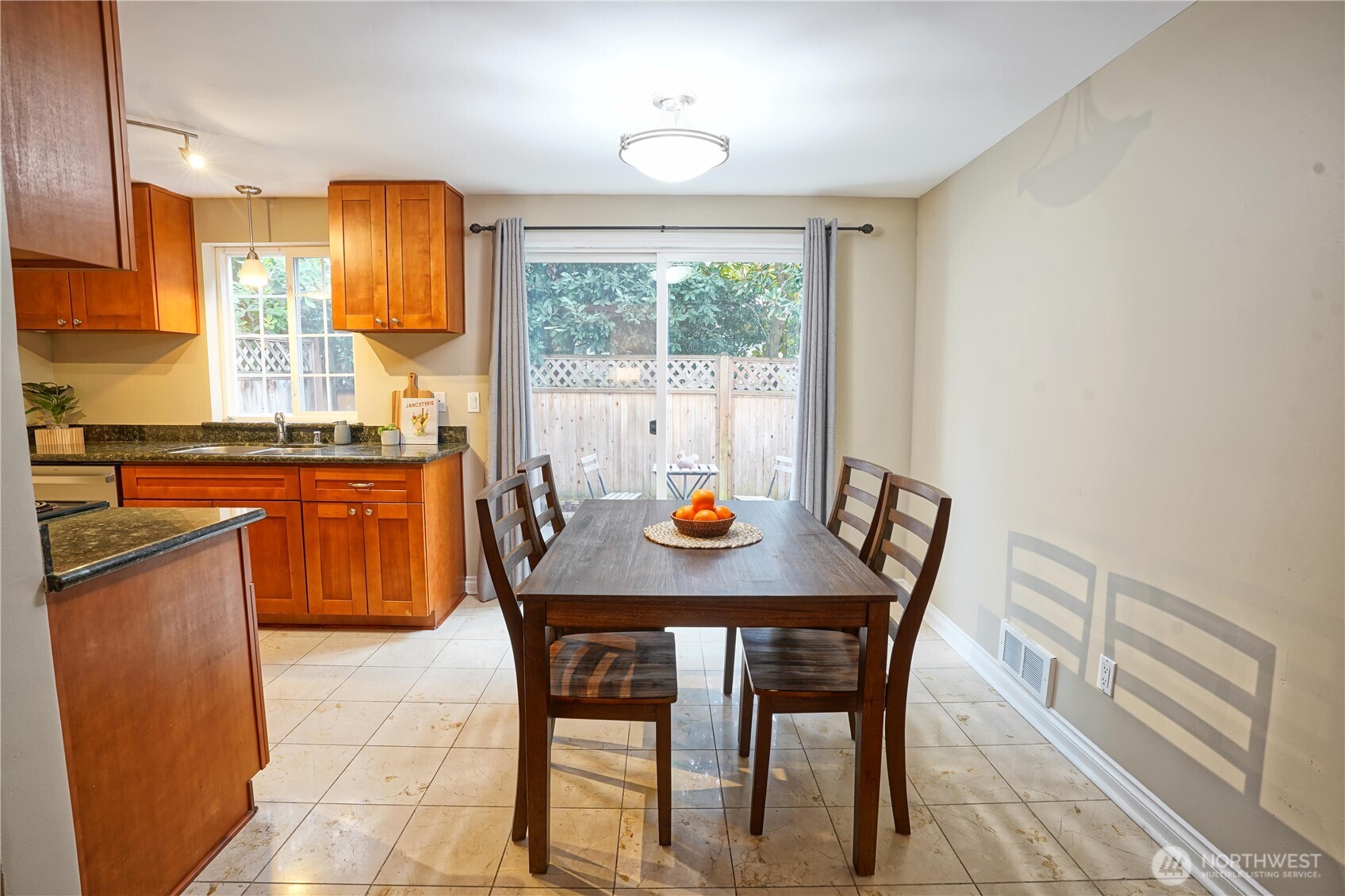 633 NW 85th Street #102, Seattle, WA 98117