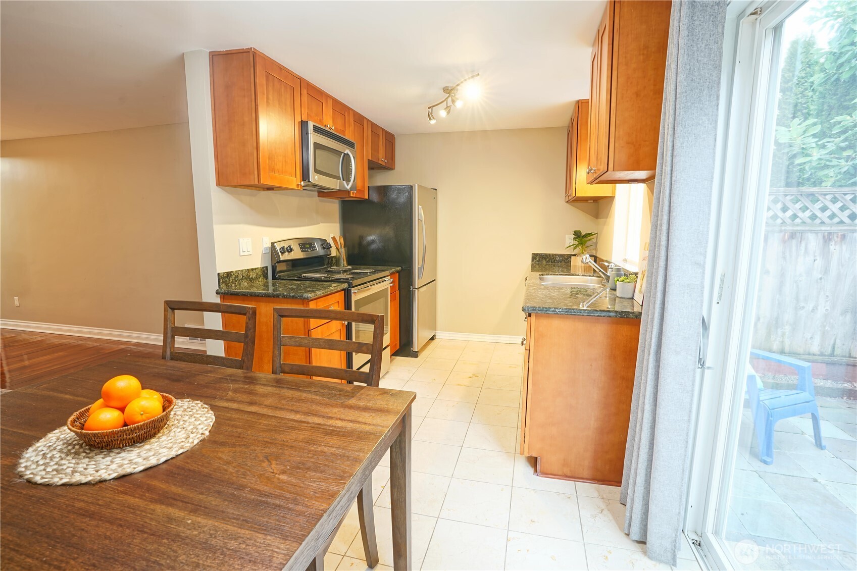 633 NW 85th Street #102, Seattle, WA 98117