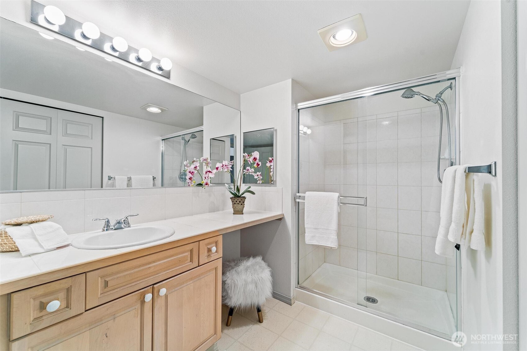 15020 Bothell Way NE #502, Lake Forest Park, WA 98155