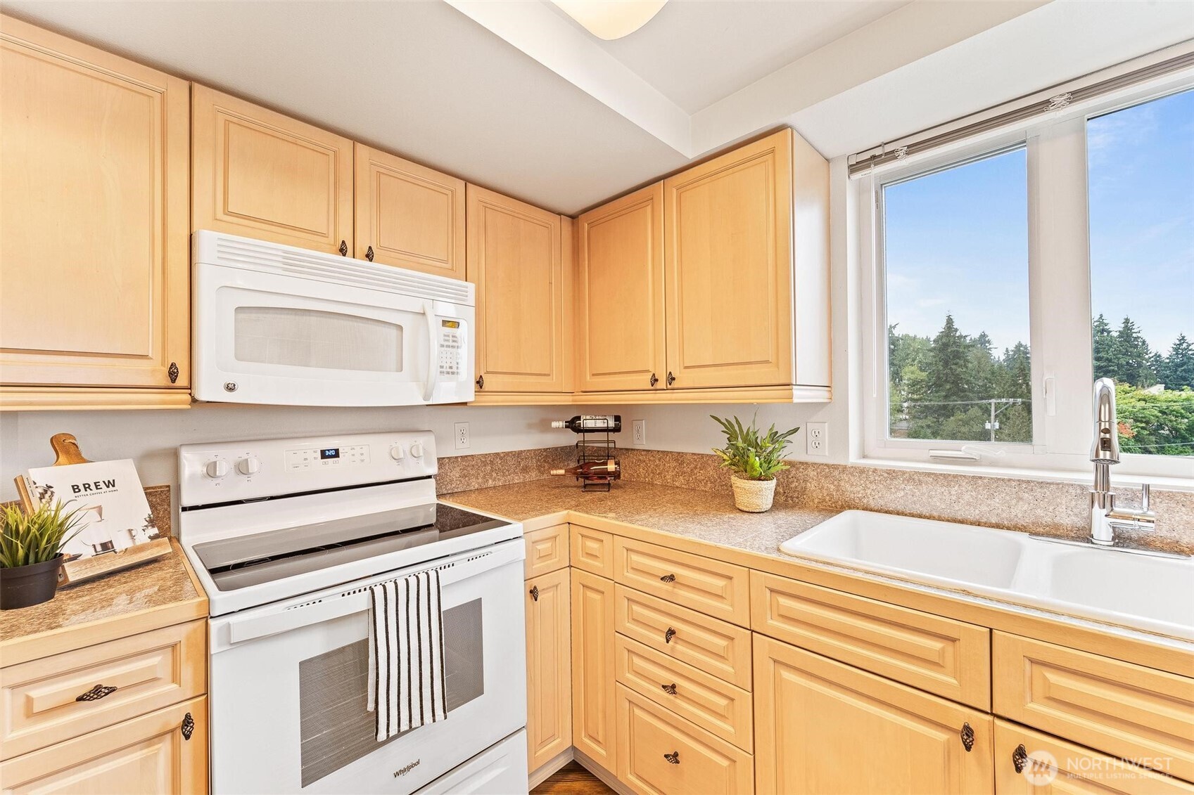 15020 Bothell Way NE #502, Lake Forest Park, WA 98155