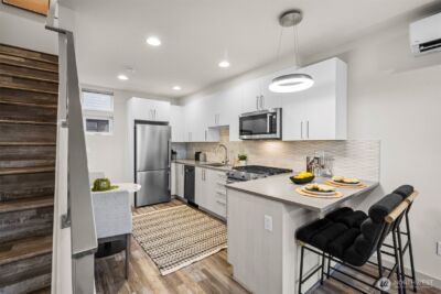 728 N 43rd Street , Seattle, WA 98103 - Photo 11