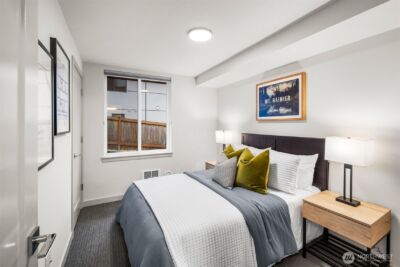 728 N 43rd Street , Seattle, WA 98103 - Photo 15