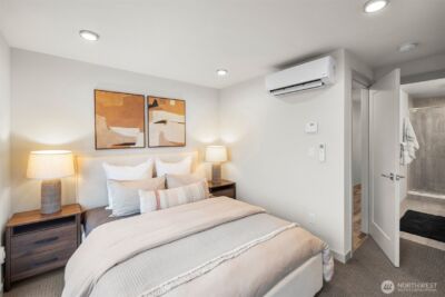 728 N 43rd Street , Seattle, WA 98103 - Photo 18