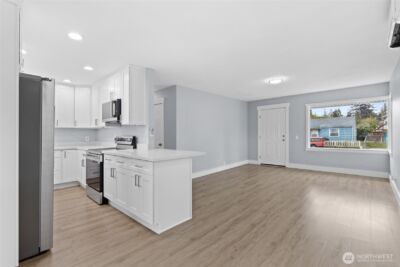 817 114th Street S, Tacoma, WA 98444 - Photo 5