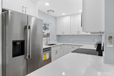 817 114th Street S, Tacoma, WA 98444 - Photo 6