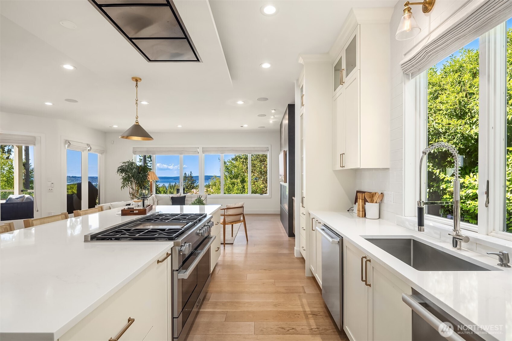 9234 NE 25th Street , Clyde Hill, WA 98004