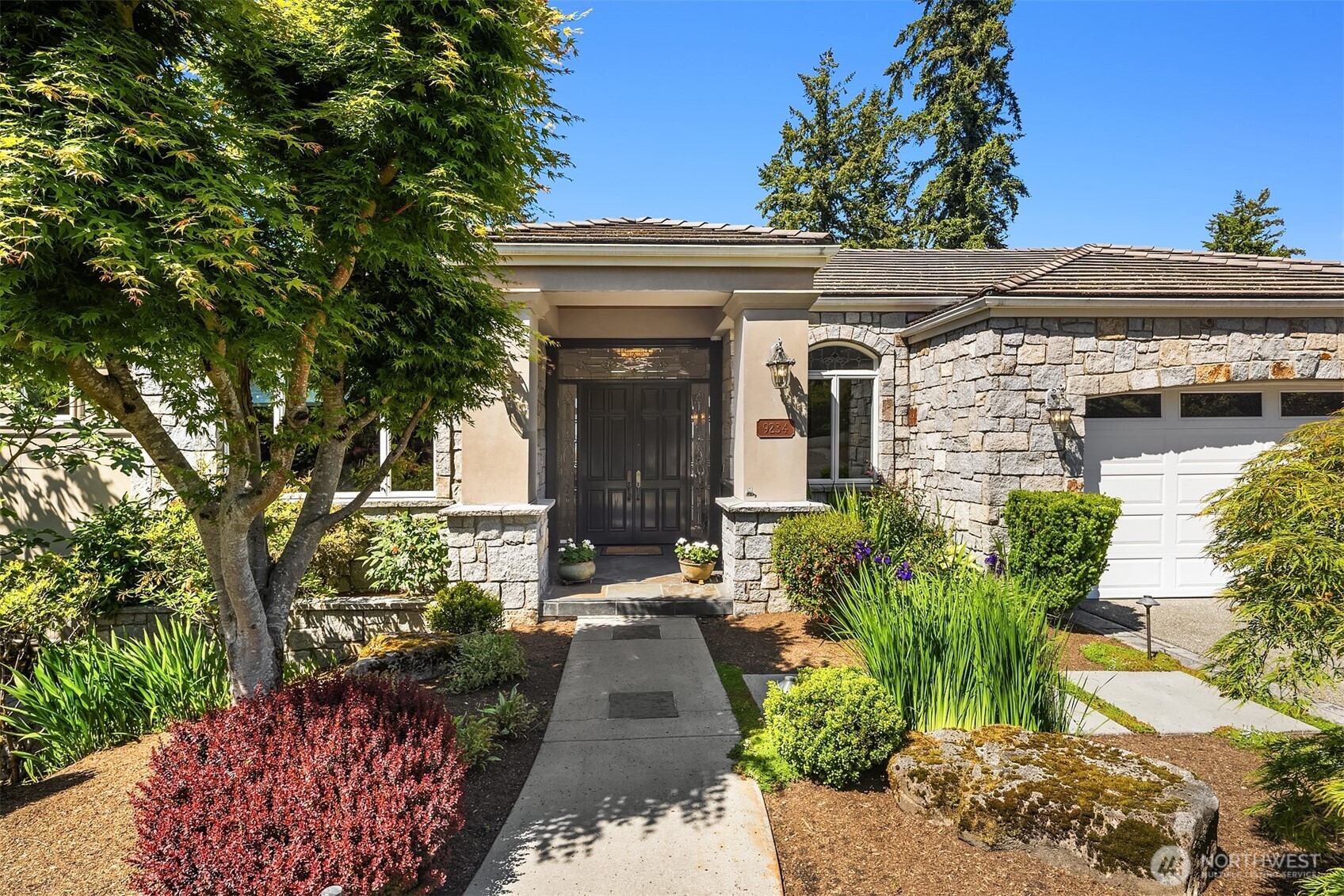 9234 NE 25th Street , Clyde Hill, WA 98004