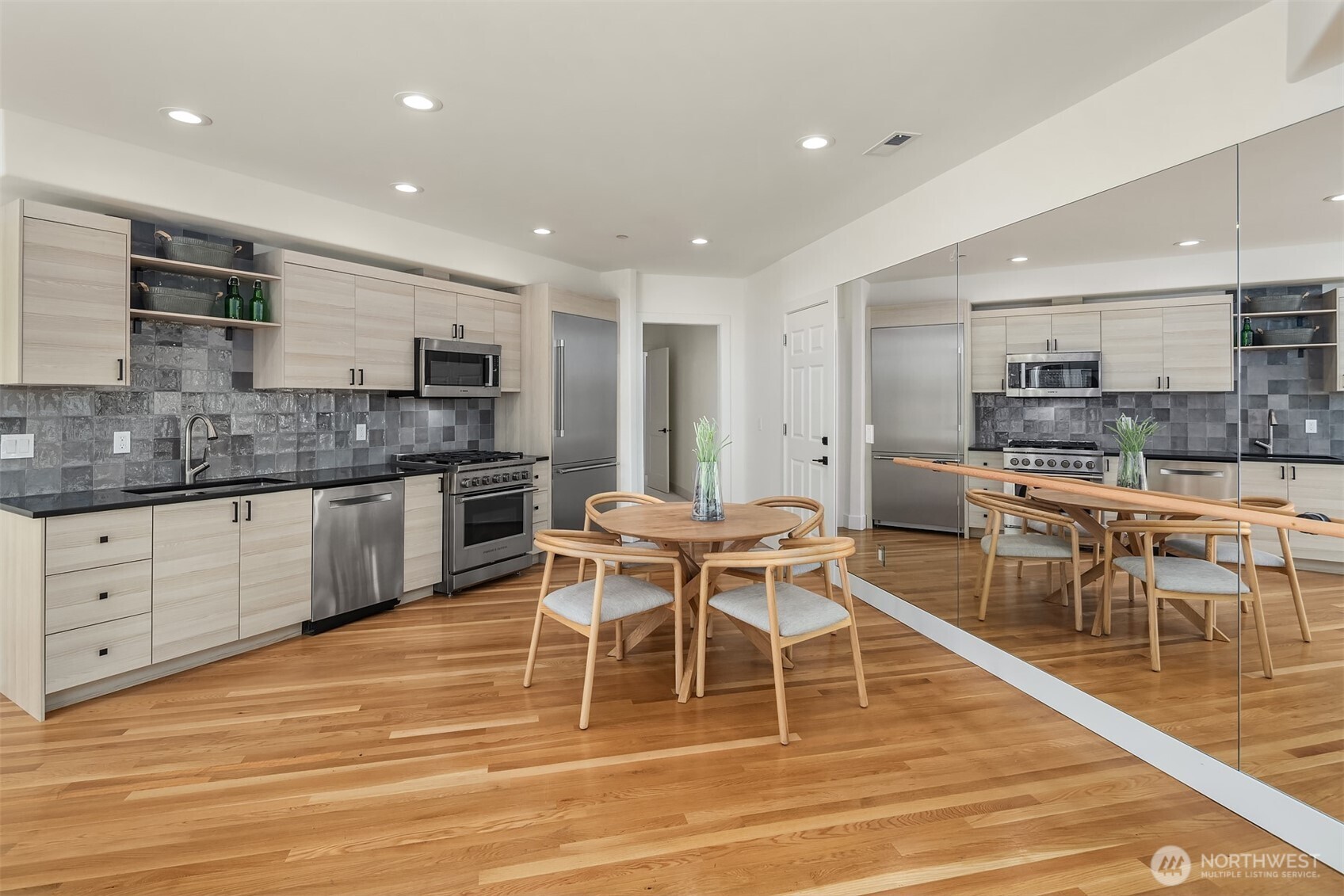 9234 NE 25th Street , Clyde Hill, WA 98004