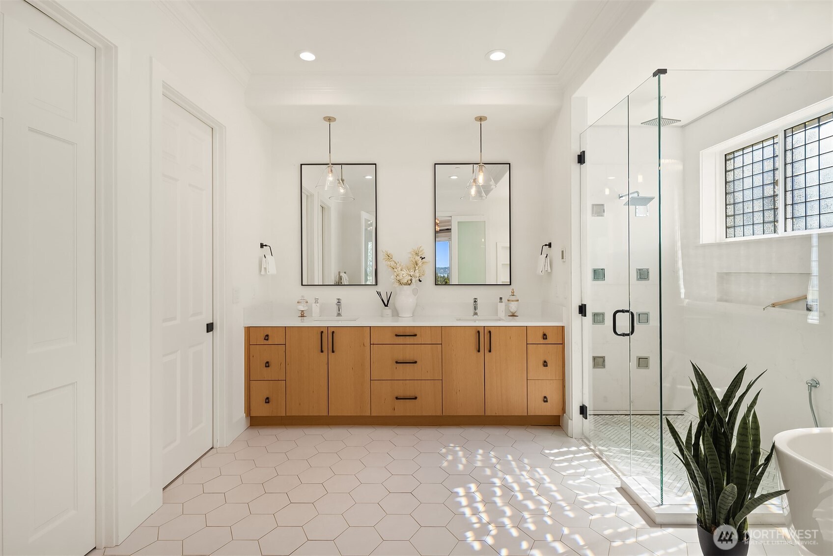 9234 NE 25th Street , Clyde Hill, WA 98004