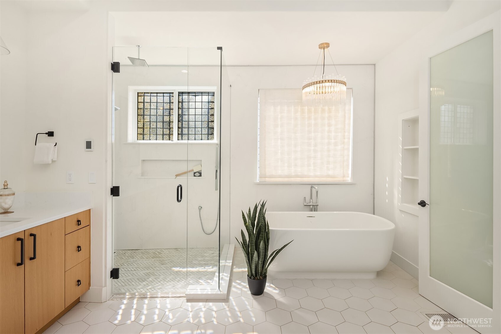 9234 NE 25th Street , Clyde Hill, WA 98004