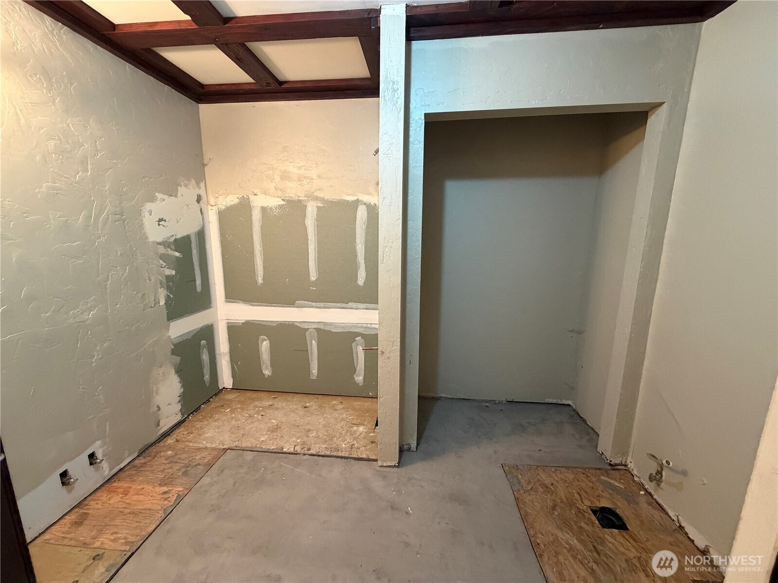 144 Tveit Road , Sekiu, WA 98381