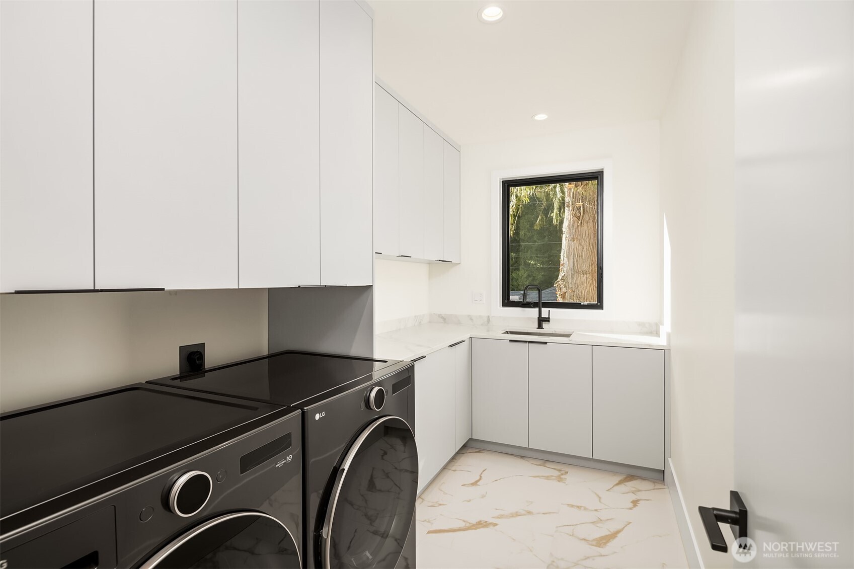 7611 NE 12th Street , Medina, WA 98039