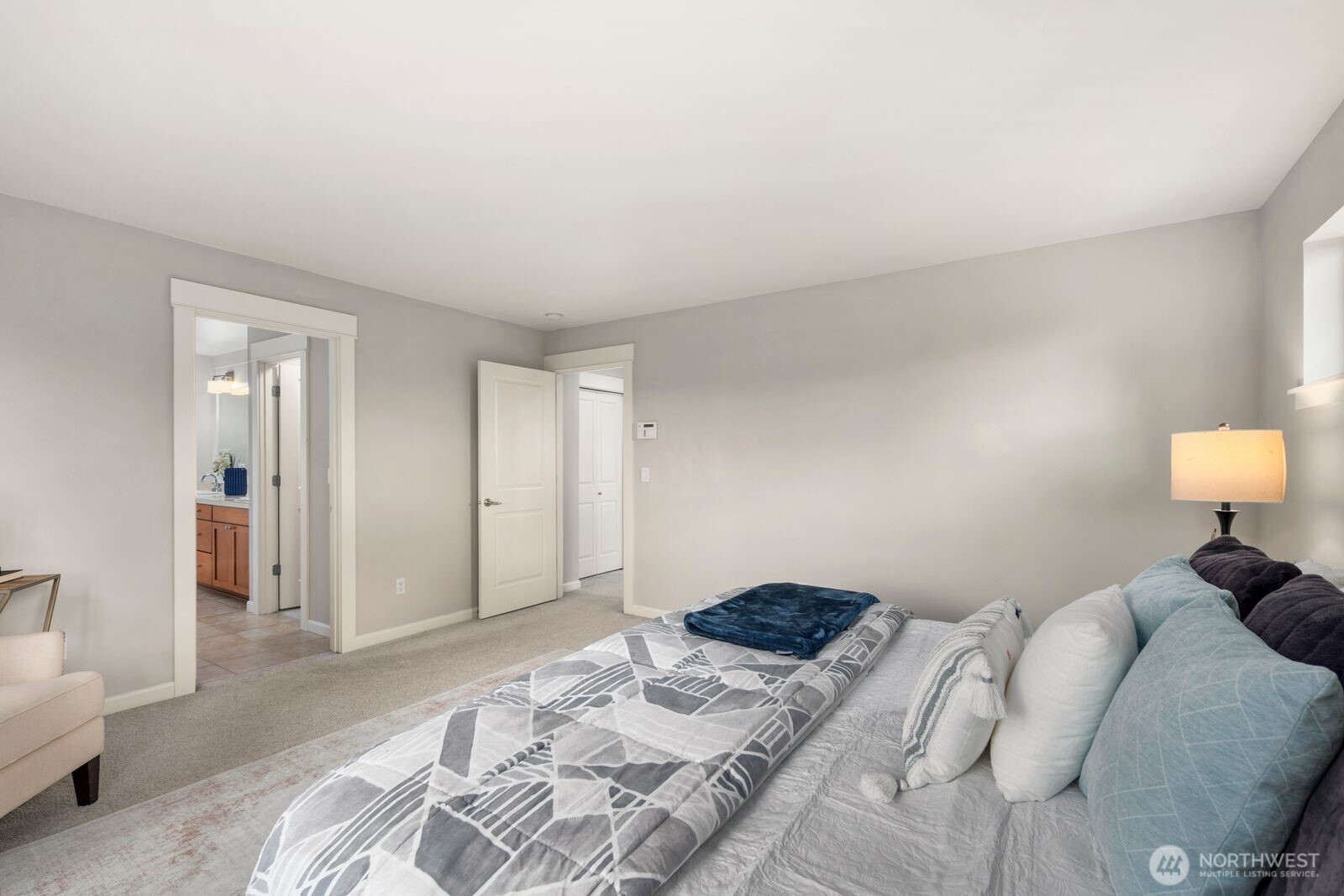 5620 NE 6th Place , Renton, WA 98059-4983