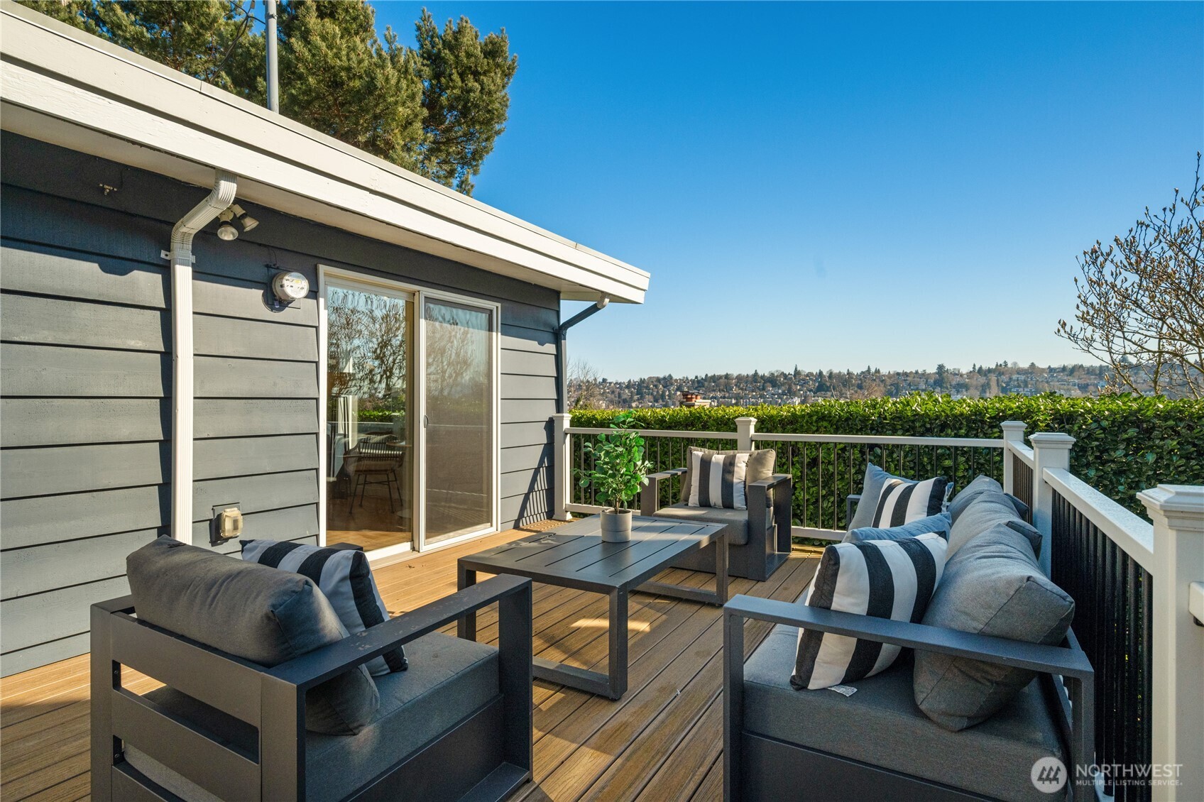 2415 W McGraw Street , Seattle, WA 98199