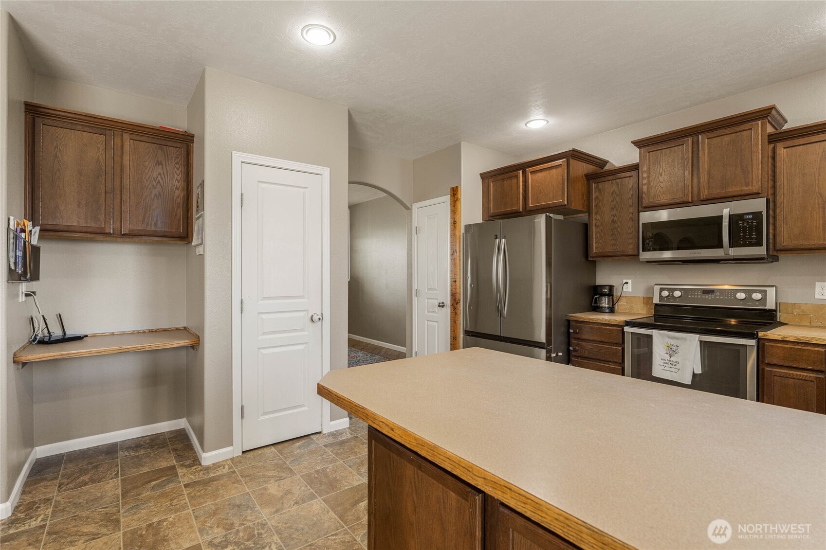 800 S Hamilton Road , Moses Lake, WA 98837