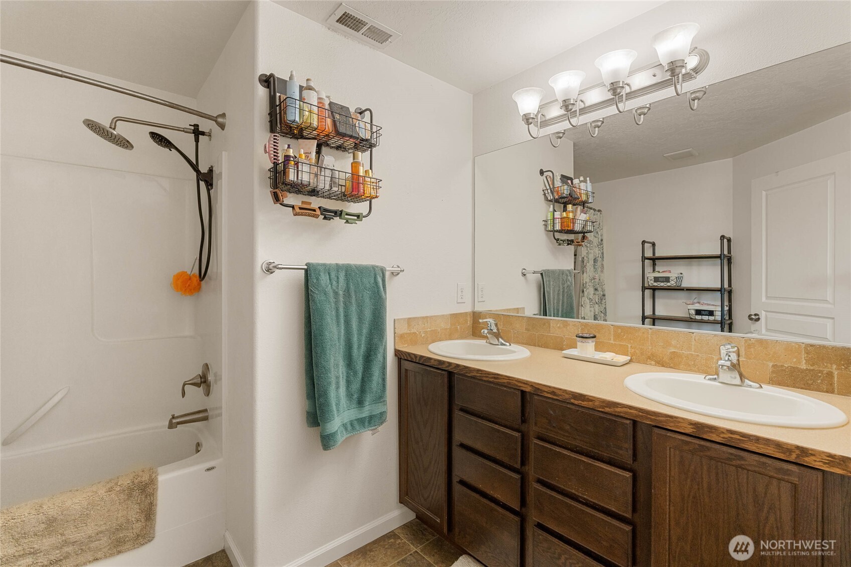 800 S Hamilton Road , Moses Lake, WA 98837