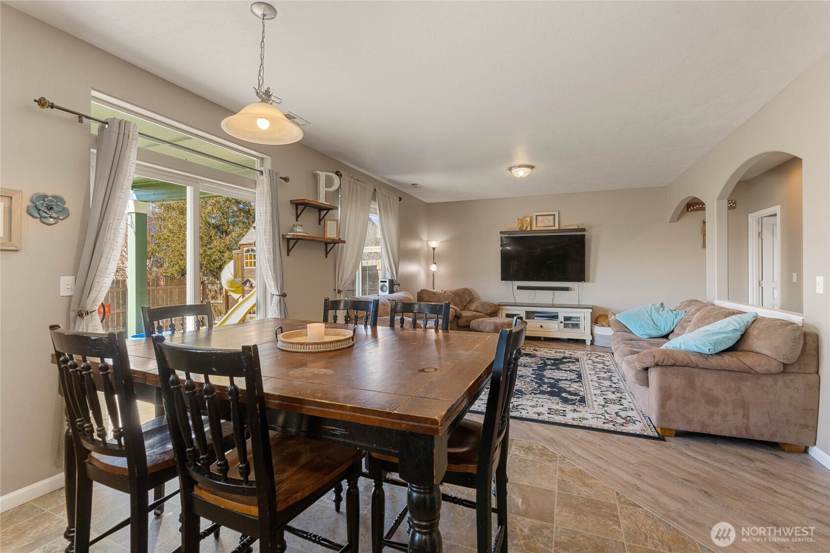 800 S Hamilton Road , Moses Lake, WA 98837