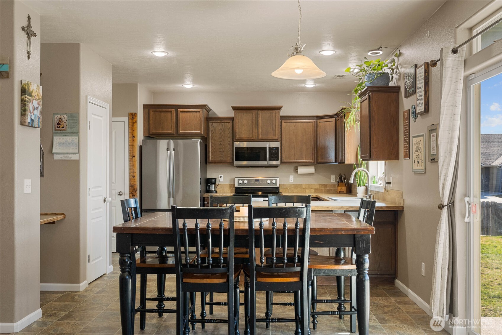 800 S Hamilton Road , Moses Lake, WA 98837