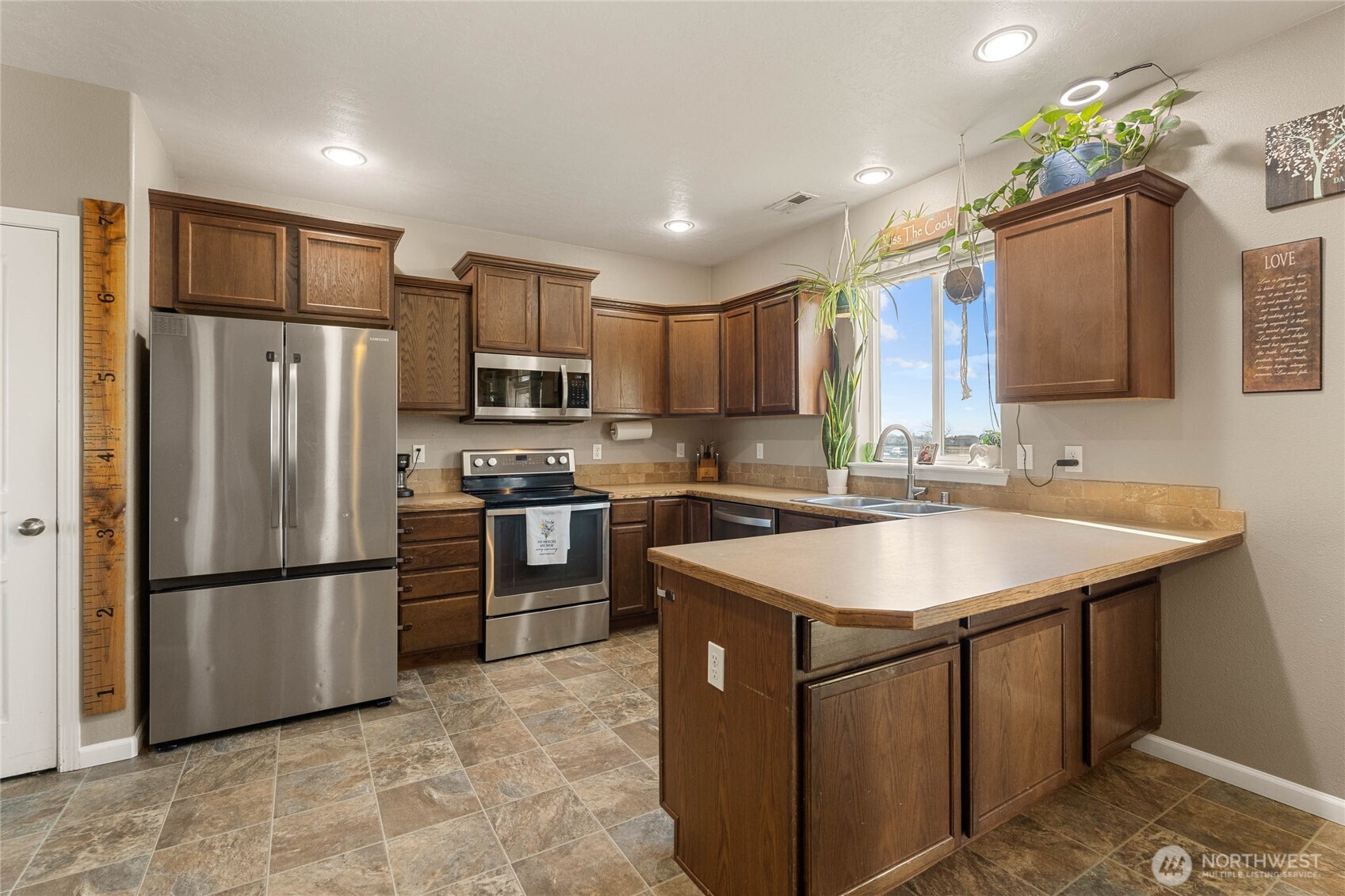 800 S Hamilton Road , Moses Lake, WA 98837