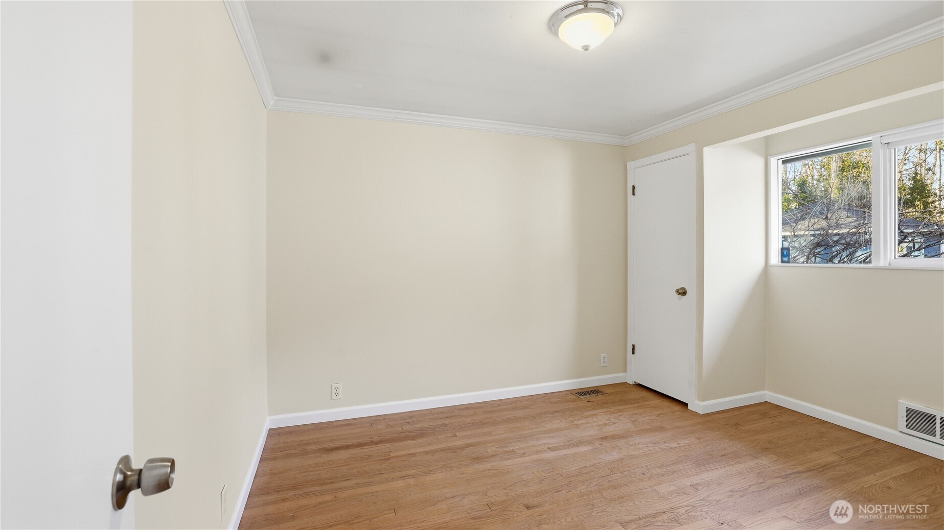 4721 26th Avenue SW, Seattle, WA 98106-1322