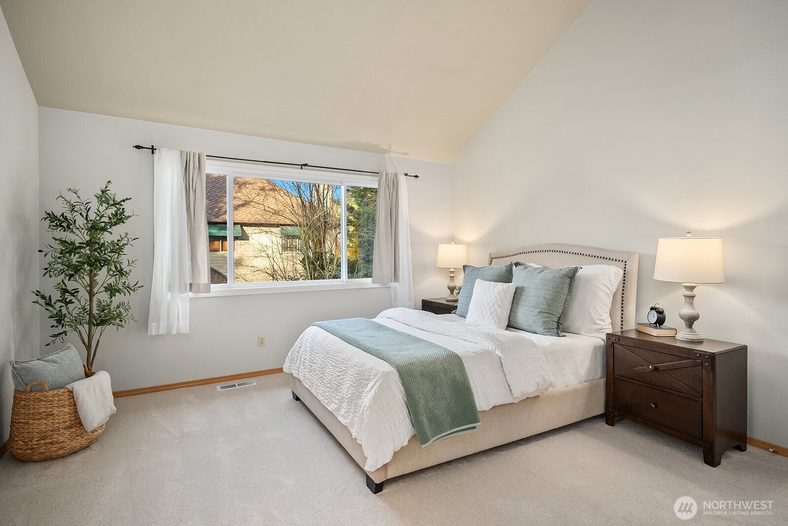 4662 244th Place SE, Sammamish, WA 98029