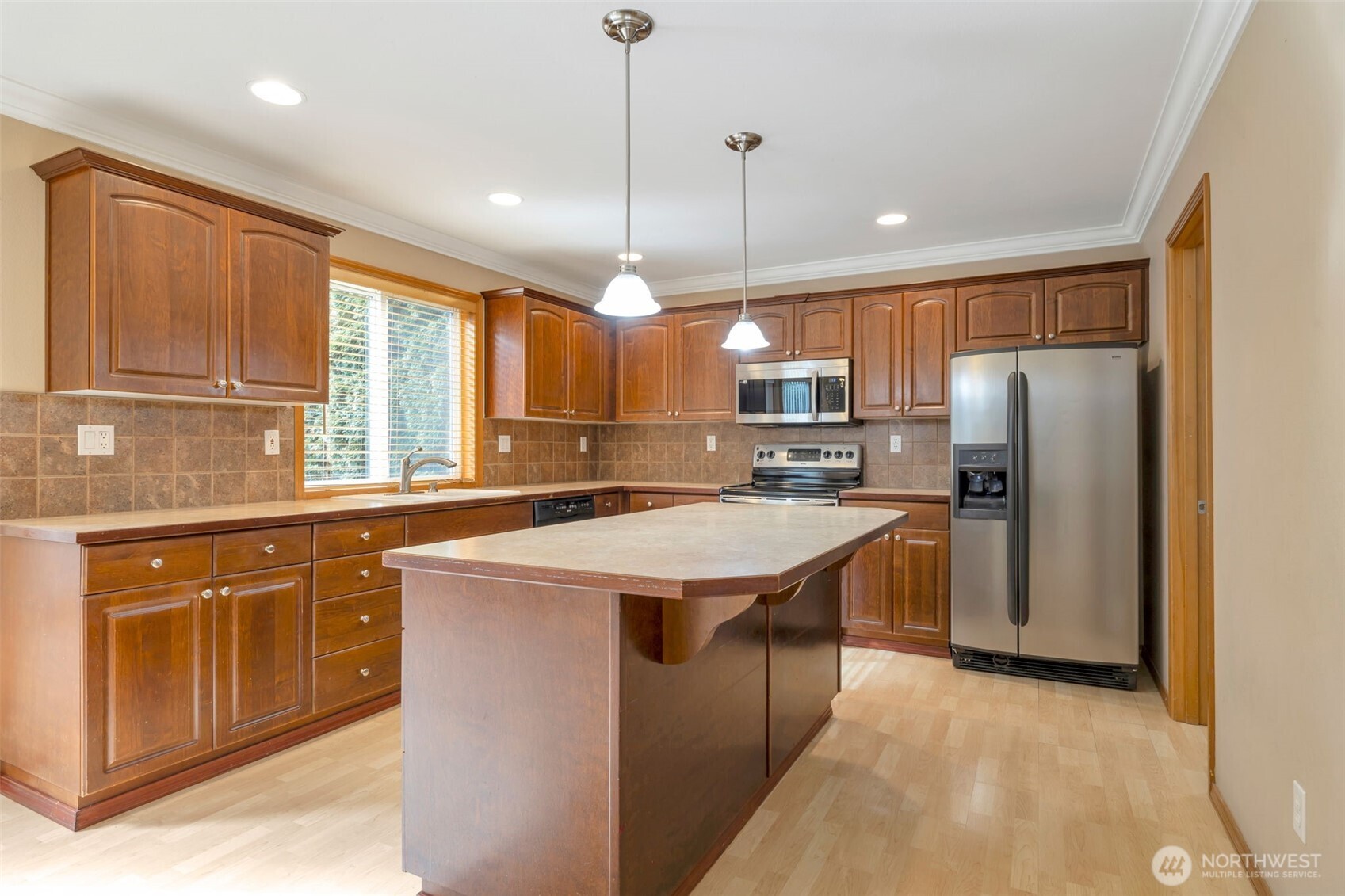 2530 10th Street SW, Puyallup, WA 98373