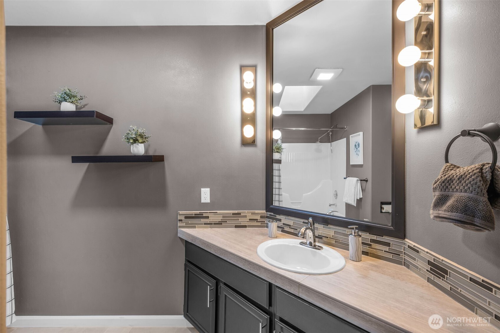 6121 140th Court NE, Redmond, WA 98052