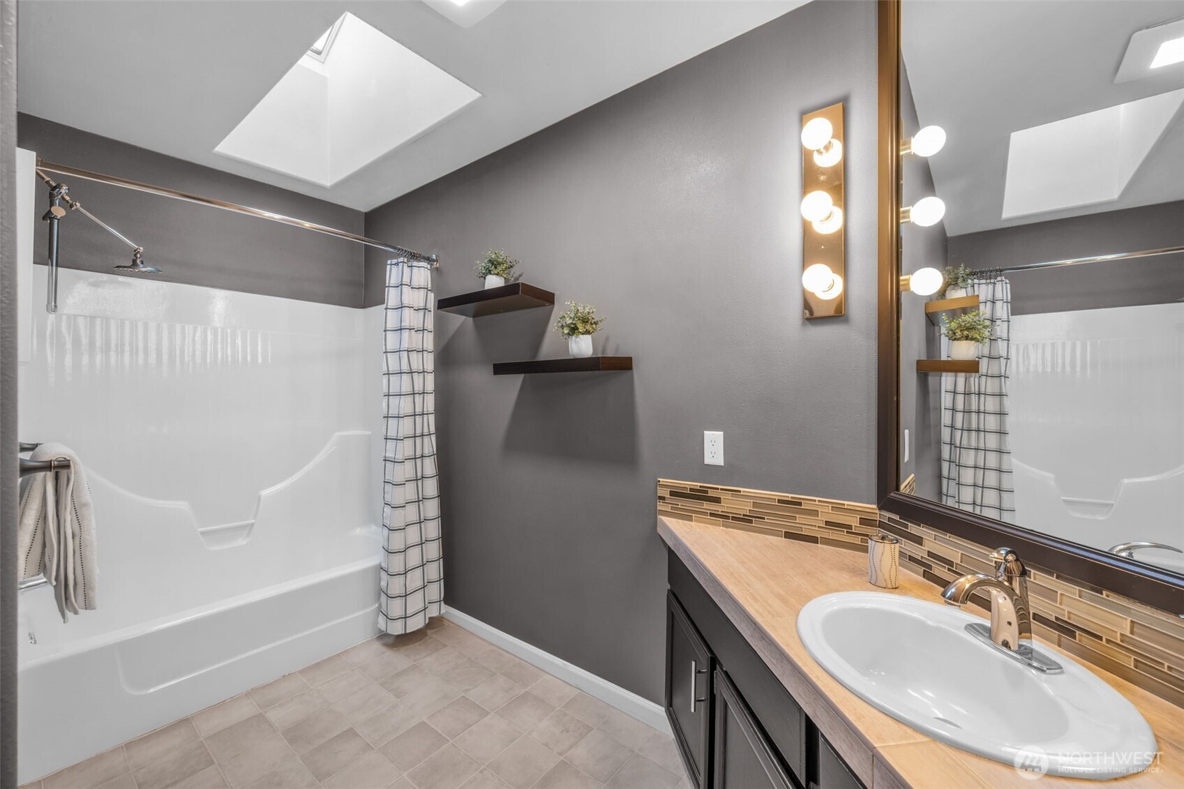 6121 140th Court NE, Redmond, WA 98052