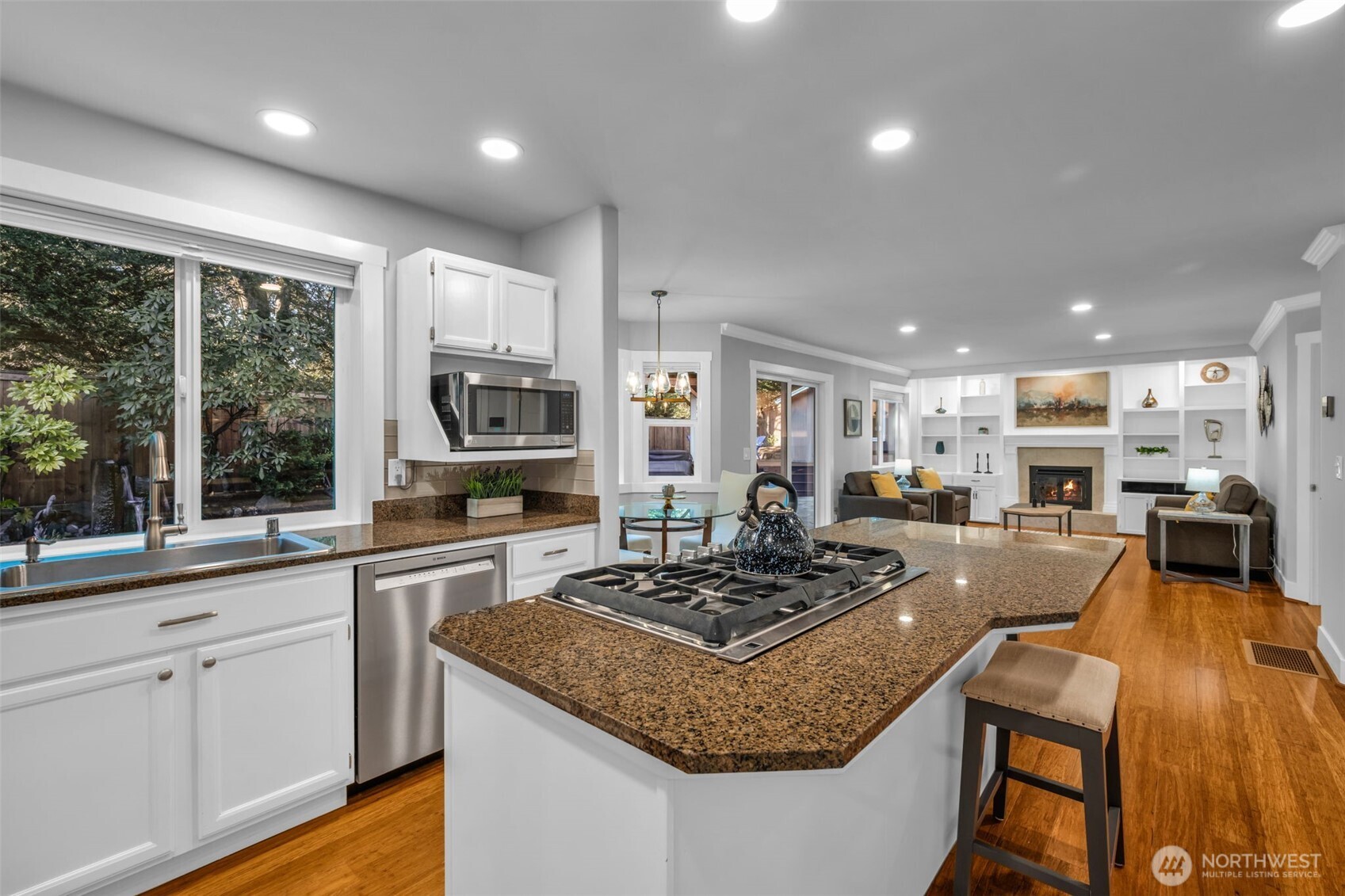 6121 140th Court NE, Redmond, WA 98052