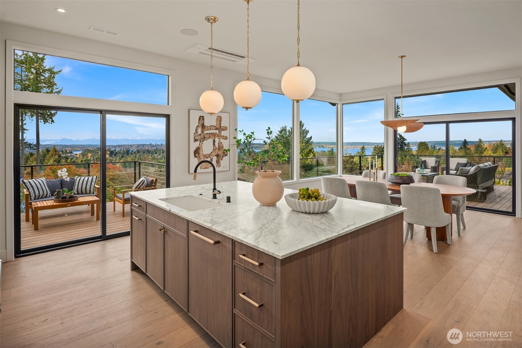 2627 96th Avenue NE, Clyde Hill, WA 98004