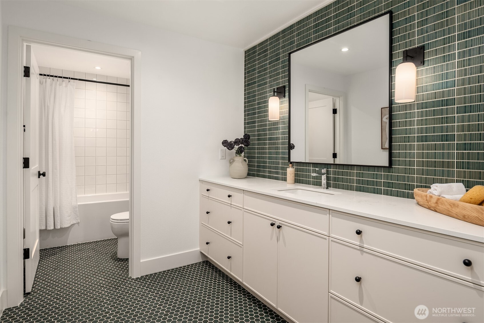 2627 96th Avenue NE, Clyde Hill, WA 98004