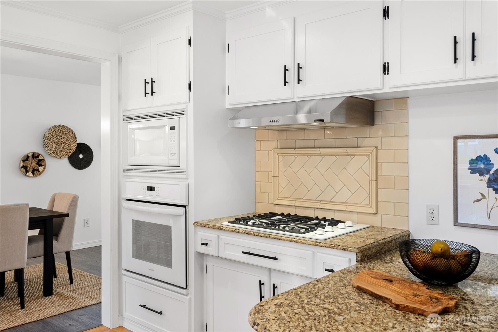 14423 75th Avenue NE, Kirkland, WA 98034-4930