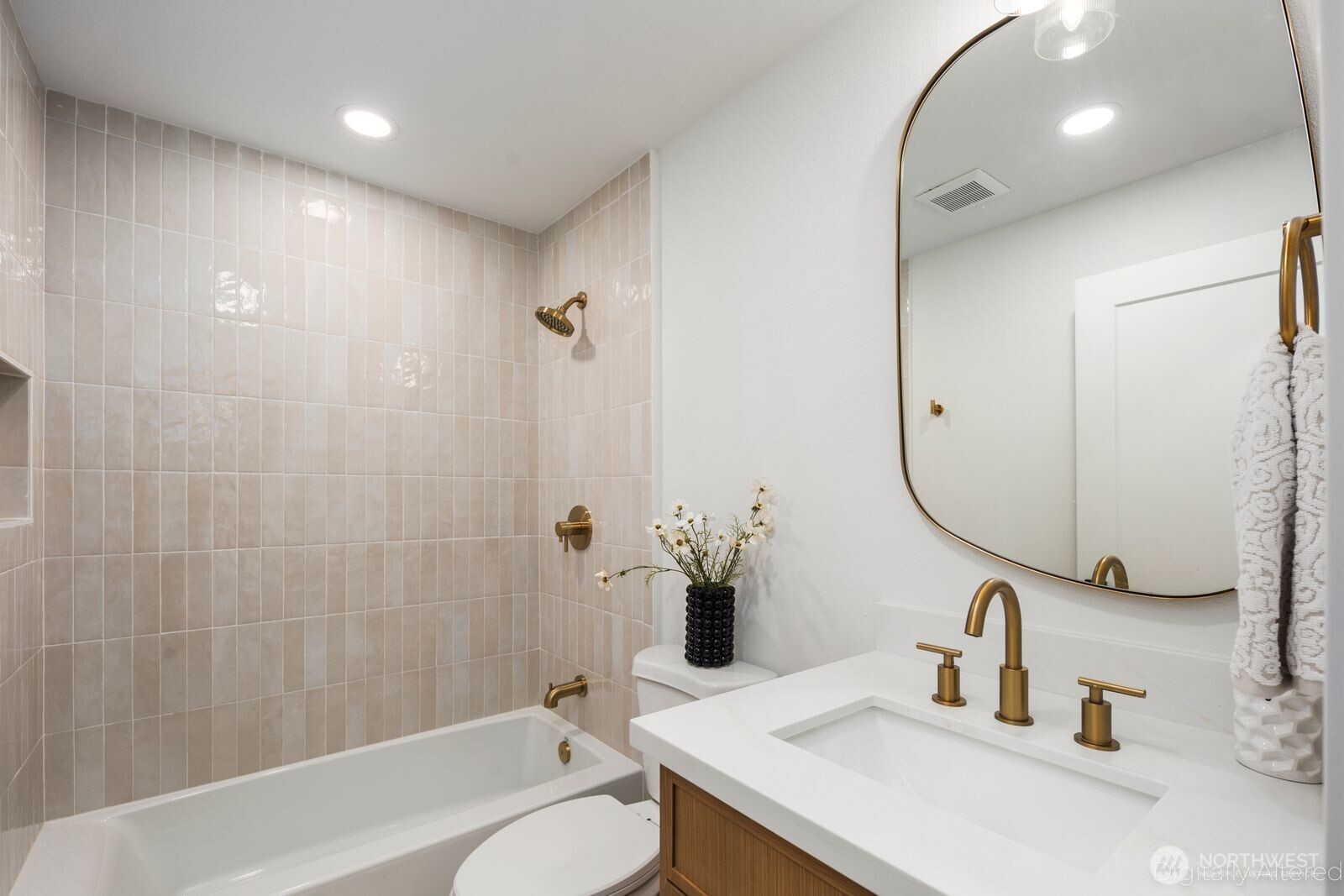 7040 16th Avenue NW, Seattle, WA 98117