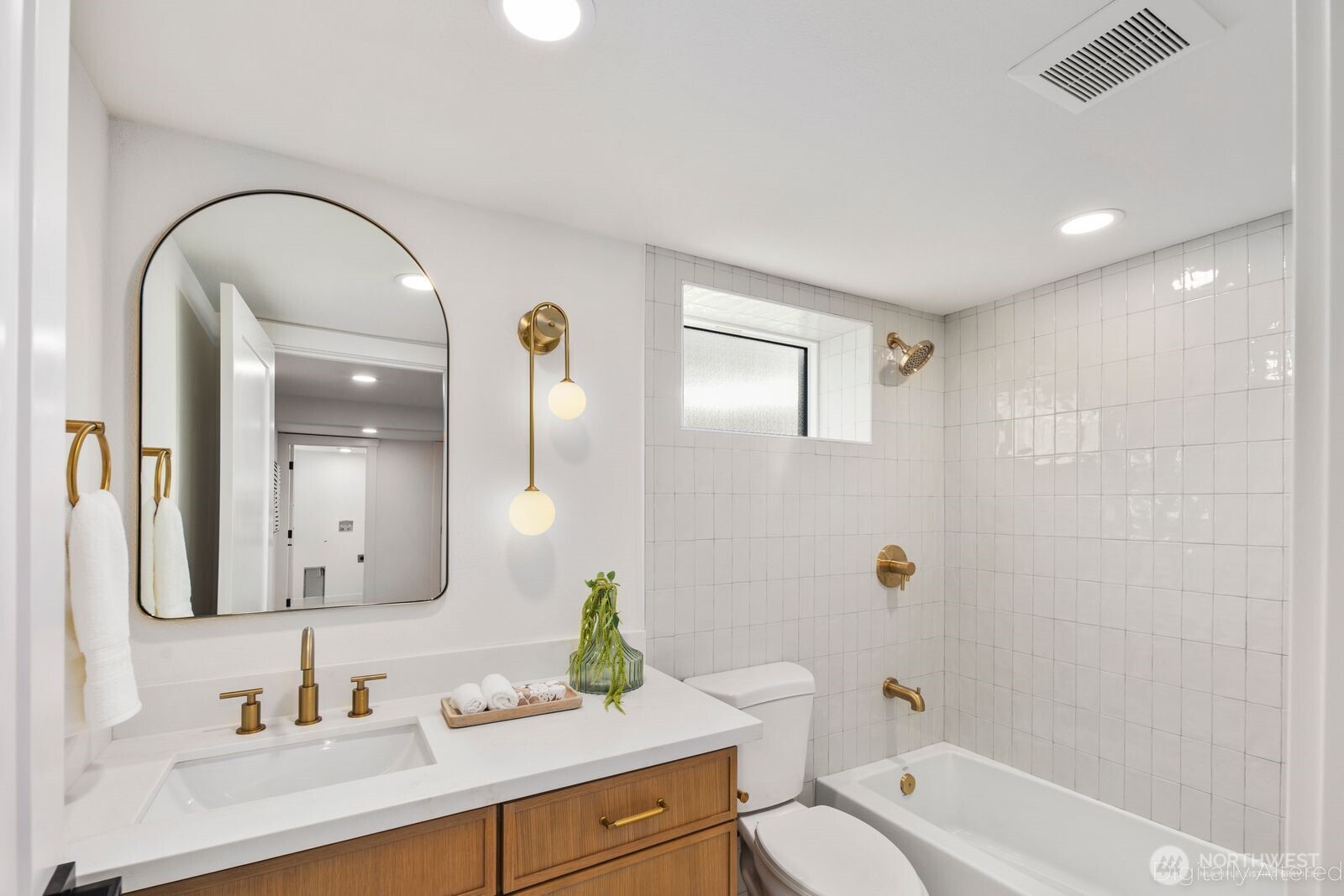 7040 16th Avenue NW, Seattle, WA 98117