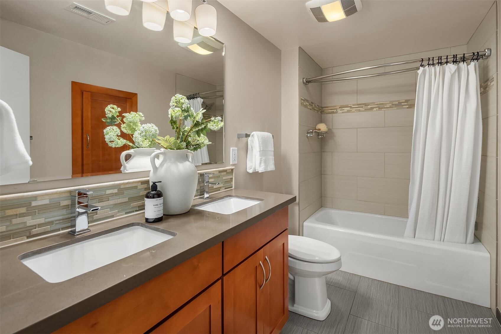 16705 27th Avenue SW, Burien, WA 98166