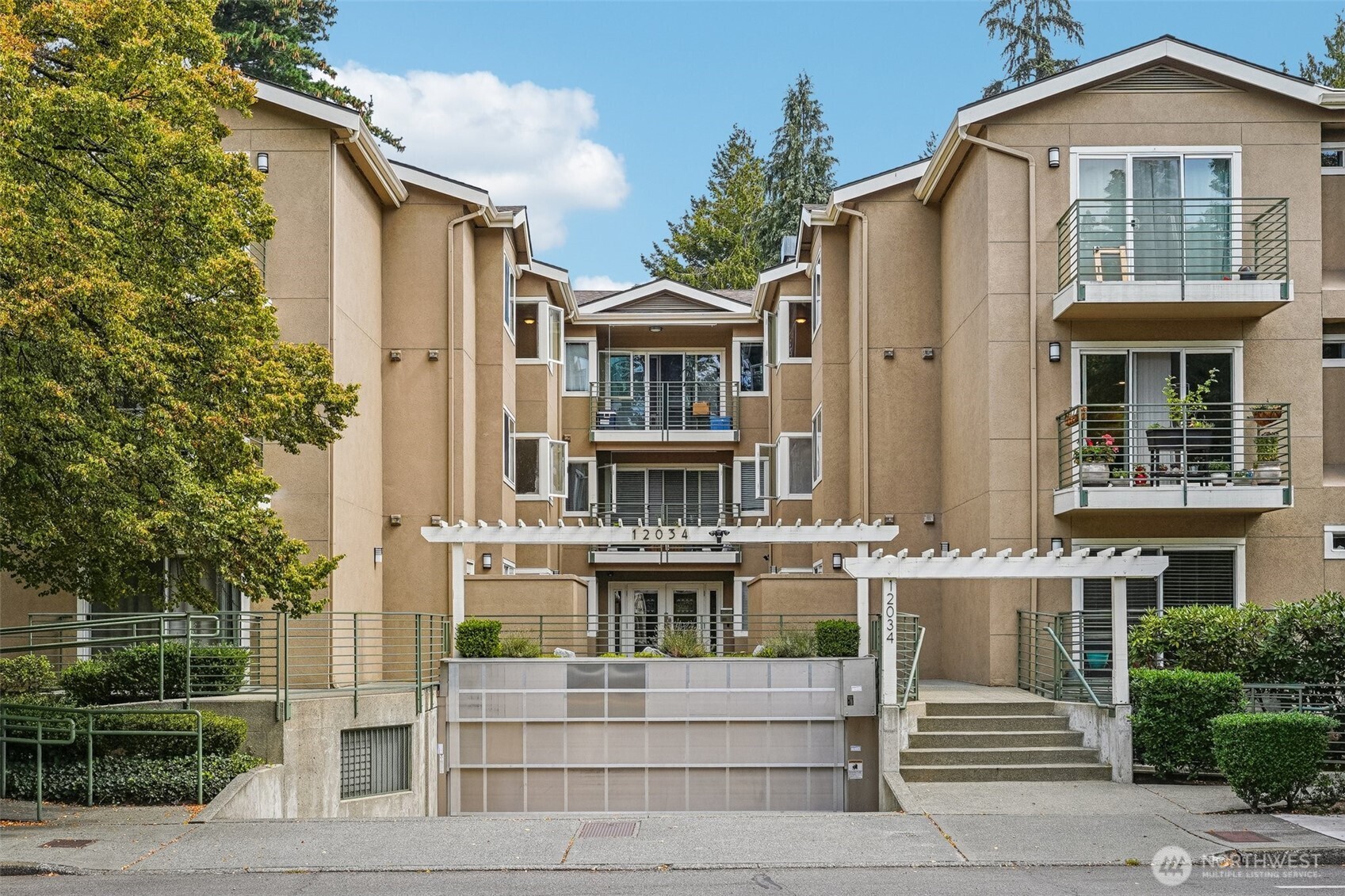 12034 15th Avenue NE #204, Seattle, WA 98125