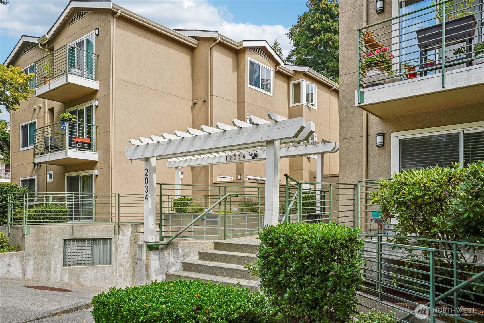 12034 15th Avenue NE #204, Seattle, WA 98125