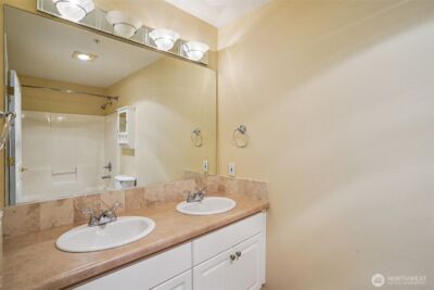12034 15th Avenue NE #204, Seattle, WA 98125 - Photo 14