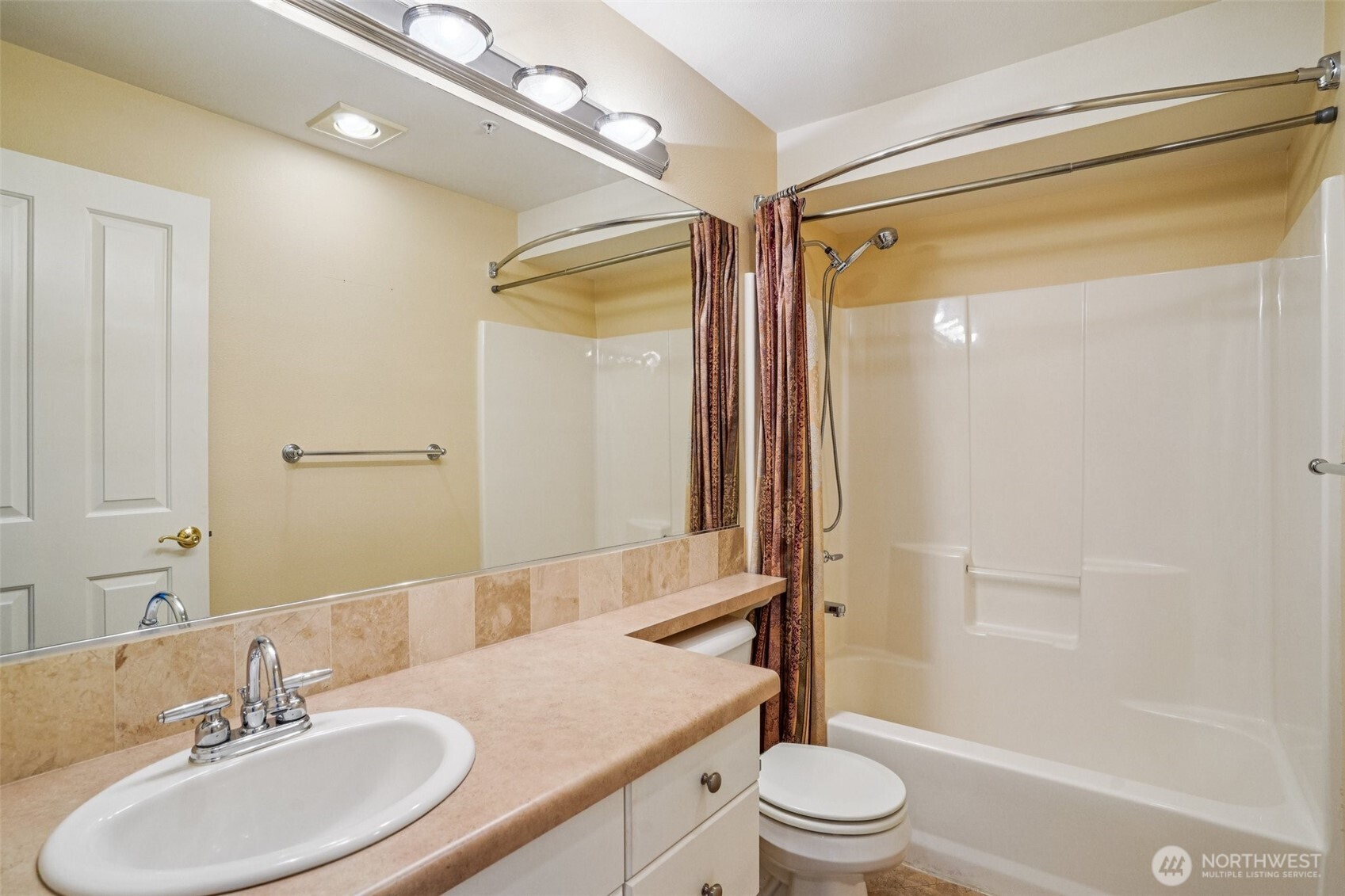 12034 15th Avenue NE #204, Seattle, WA 98125