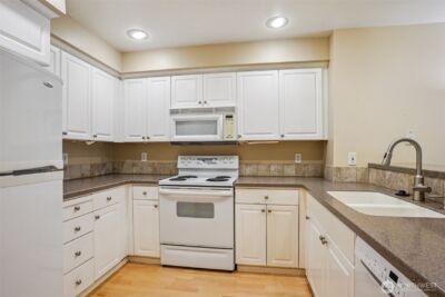 12034 15th Avenue NE #204, Seattle, WA 98125 - Photo 6