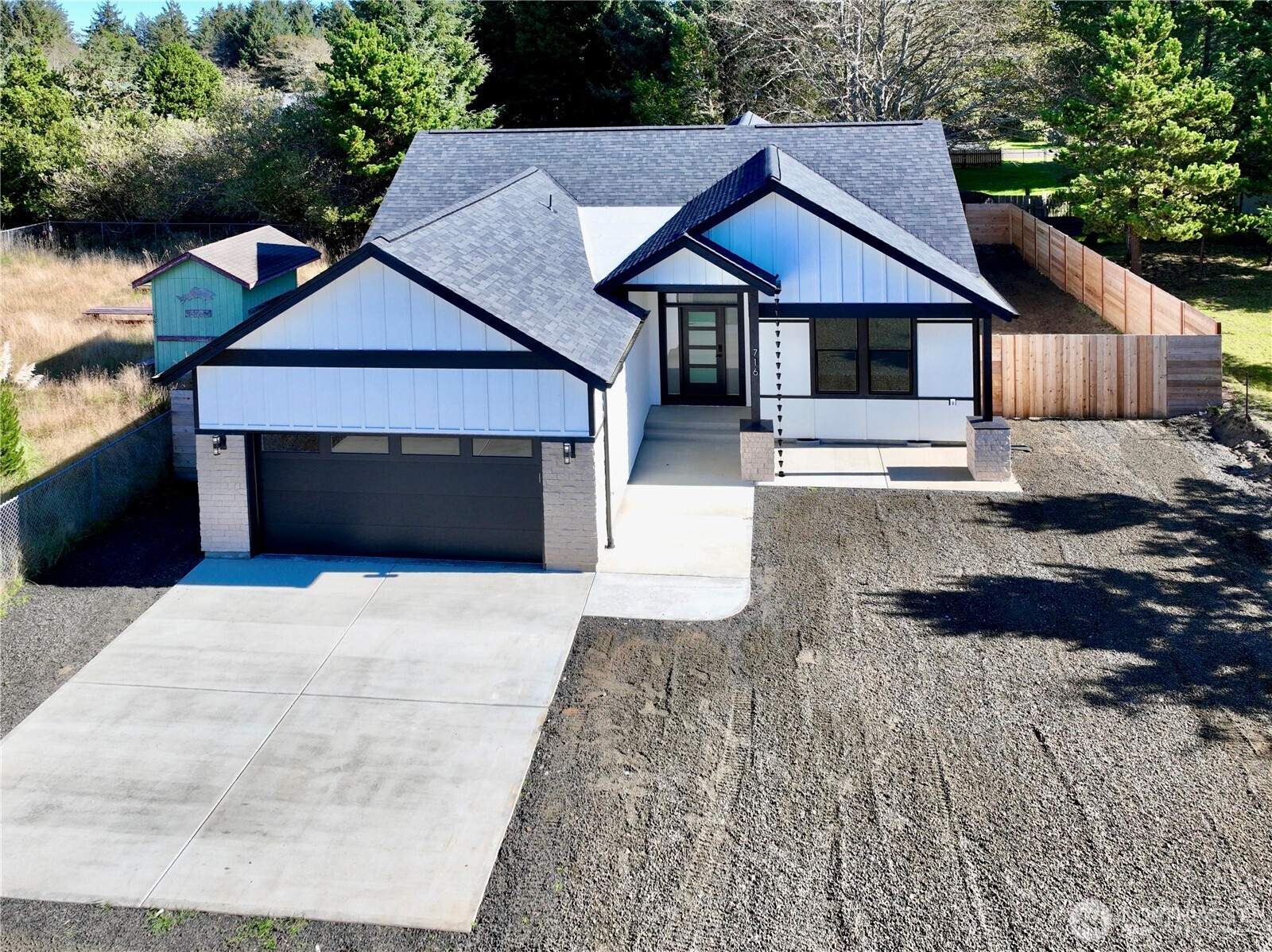 716 Island Circle SE, Ocean Shores, WA 98569