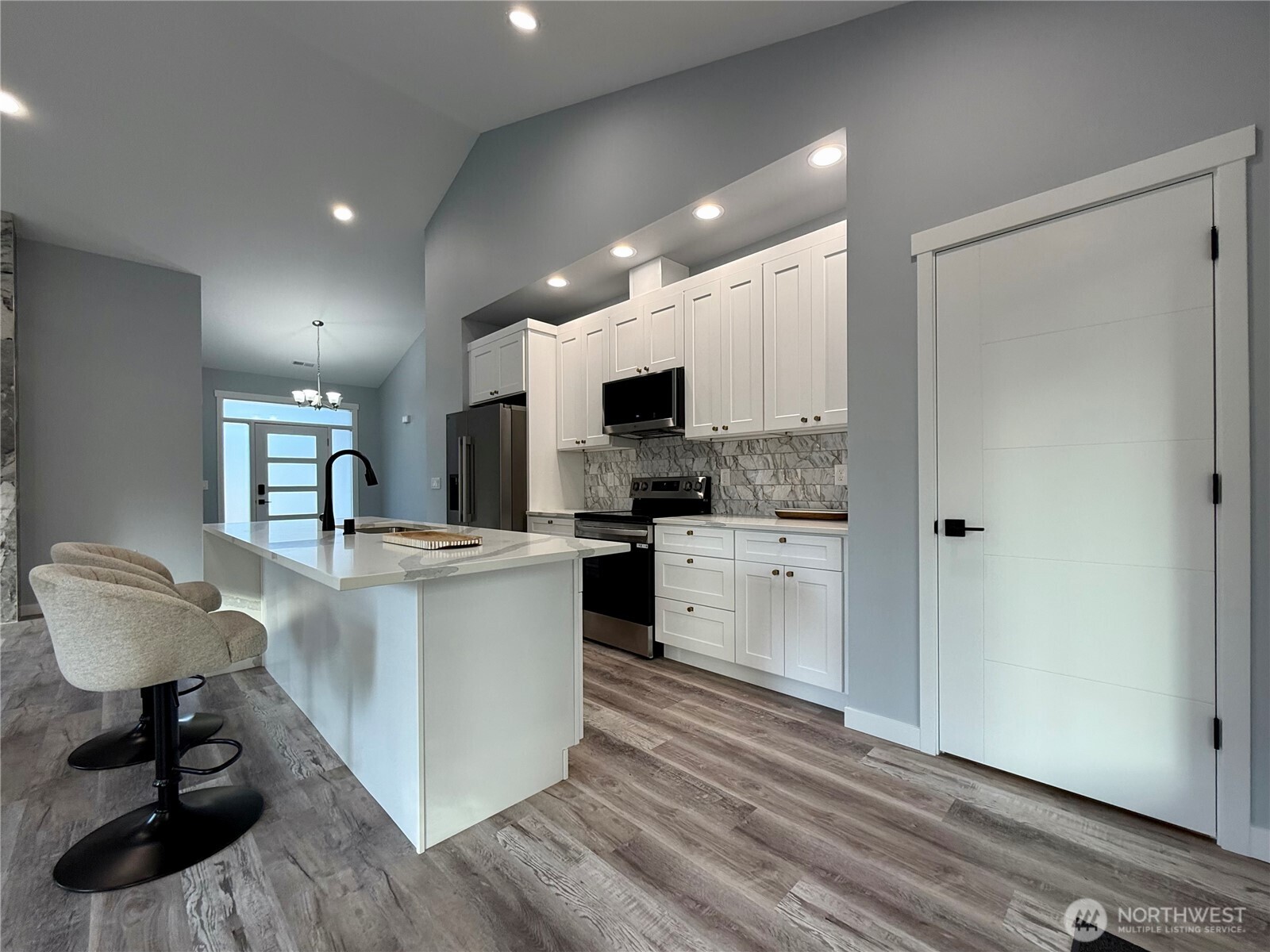 716 Island Circle SE, Ocean Shores, WA 98569