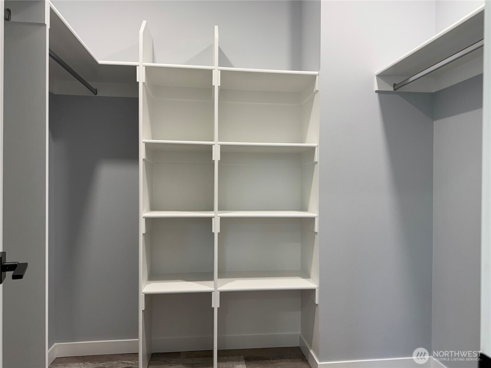 716 Island Circle SE, Ocean Shores, WA 98569