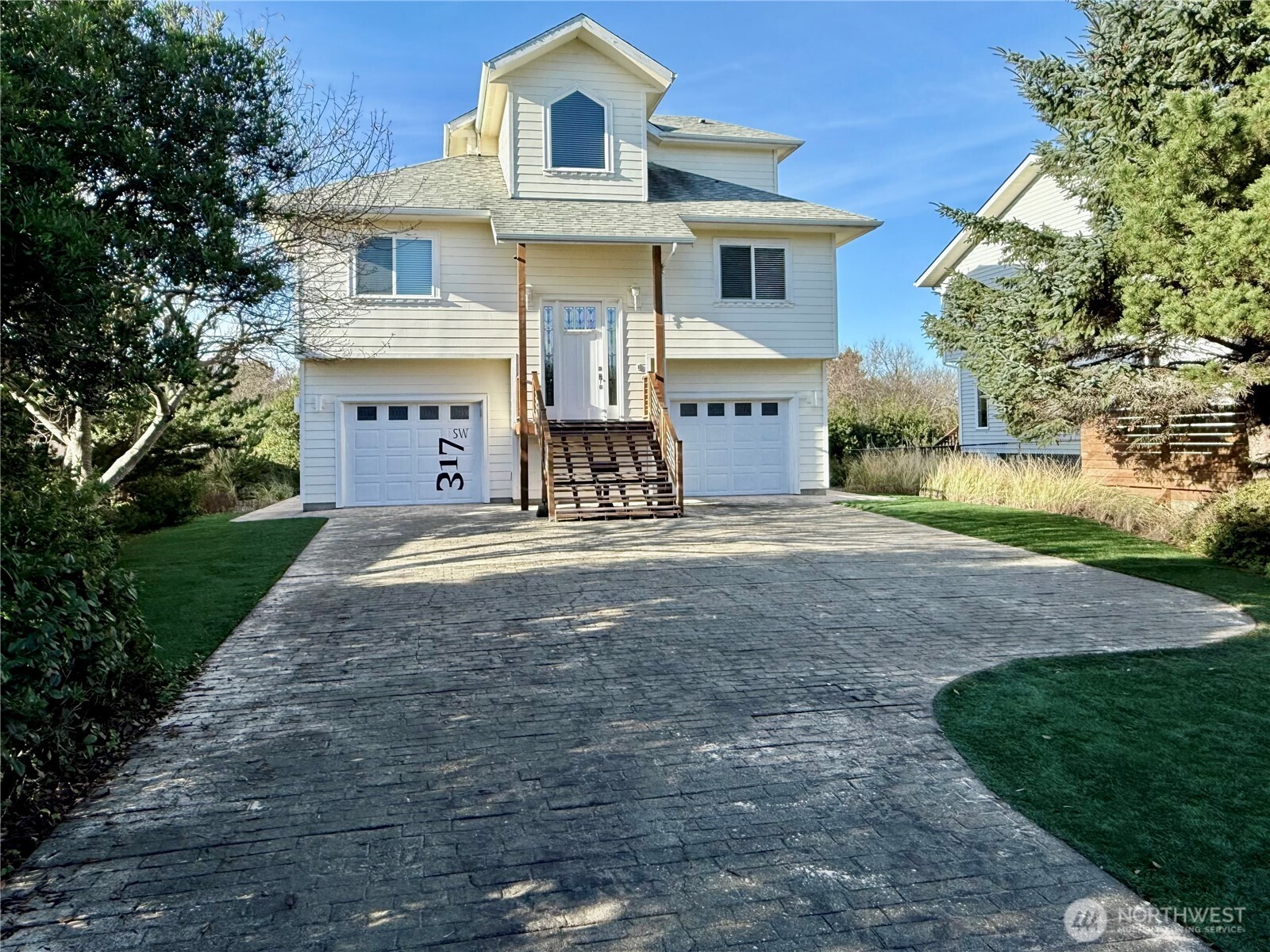 317 Sand Dune Avenue SW, Ocean Shores, WA 98569